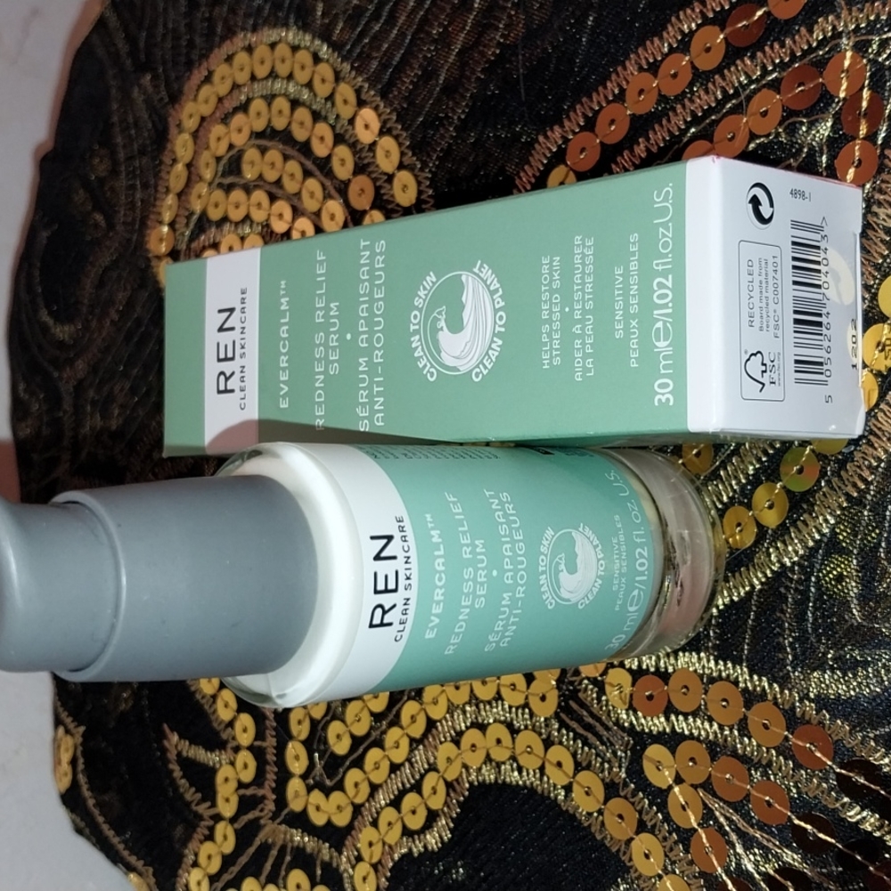 REN CLEAN SKINCARE EVERCALM REDNESS RELIEF SERUM Defends against free radicals..